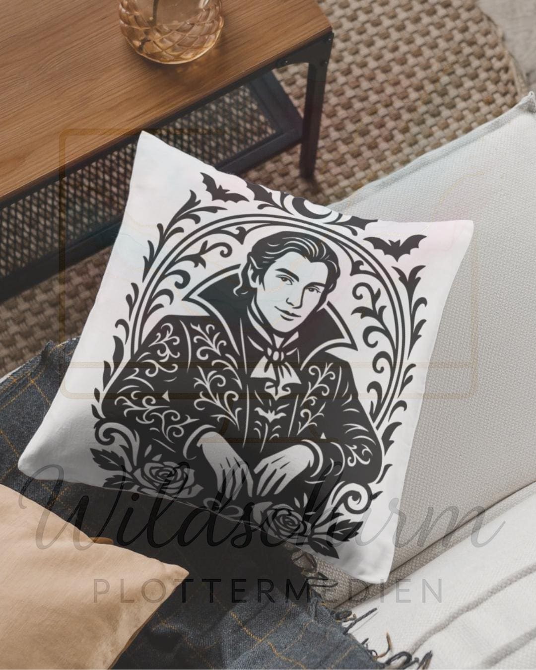 Gothic Vampir Lineart | Eleganter Vampir im Ornamentrahmen | SVG PNG Plotterdatei | Dark Romance | Halloween Deko