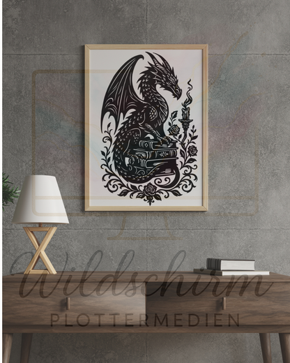 Der Drachenwächter – Mystische Silhouette mit Büchern & Kerze