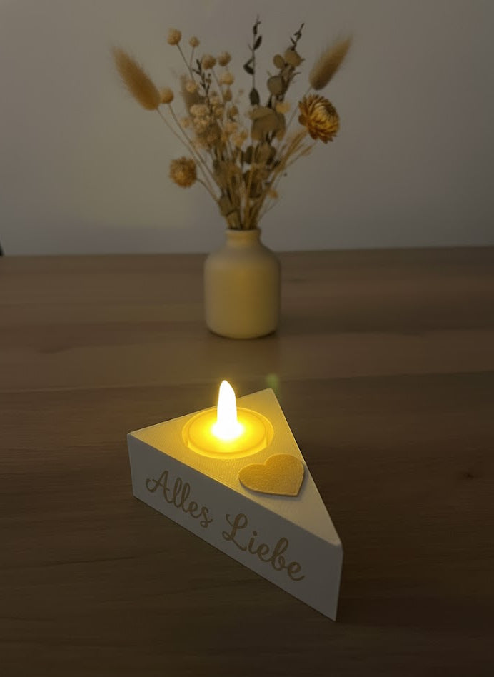 TortendreieckamAbendmitTeelicht_
