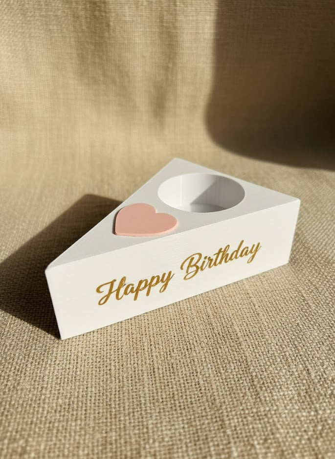 3D-gedrucktes Tortenstück mit Herz als Teelichthalter, weißes PLA-Design, Wildschirm