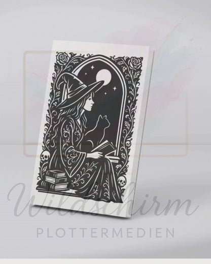 Die Hexe am Fenster – Mystische Silhouette mit Katze & Mond